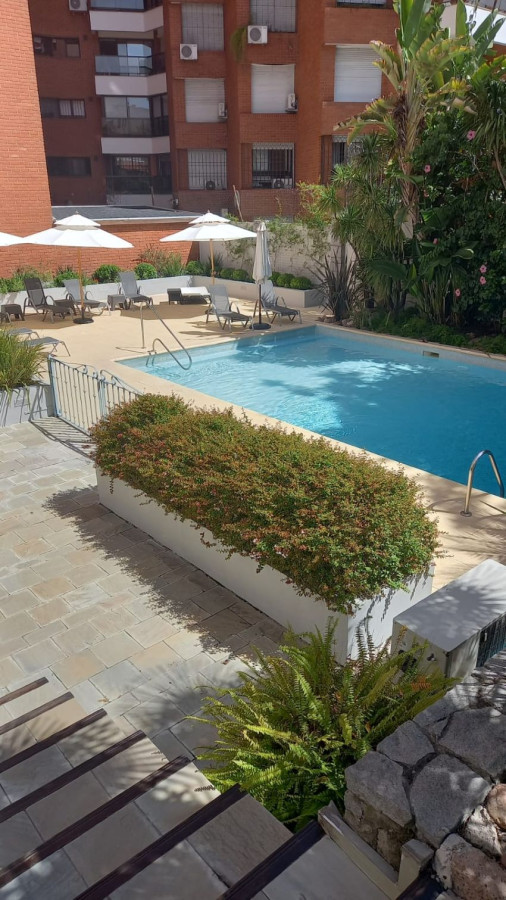 Apartamento ID.75 - Venta apartamento Pocitos sobre Rambla, 3 dormitorios, 3 baños y 2 garajes.