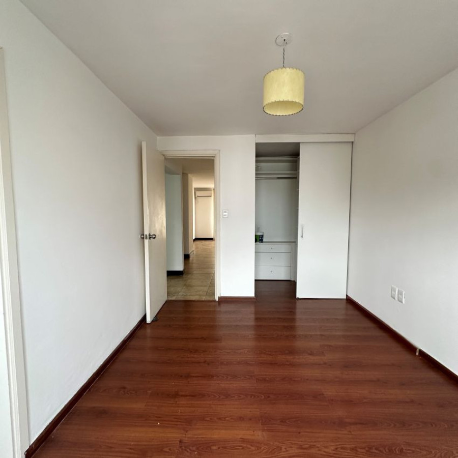 Apartamento ID.159 - Alquiler apartamento en Cordón Sur 1 dormitorio y medio, con balcón al frente.