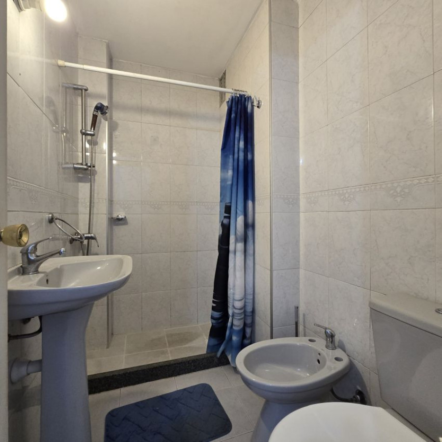 Apartamento ID.105 - Alquiler Monoambiente en Pocitos con Patio Terraza opción garaje.