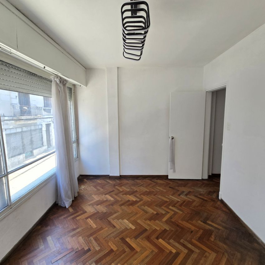 Apartamento ID.148 - Alquiler apartamento en Ciudad Vieja 1 dormitorio con patio.