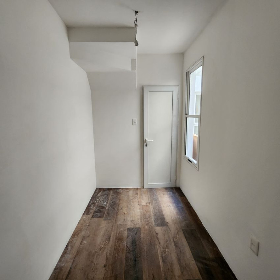 Apartamento ID.179 - Alquiler Apartamento Duplex 2 dormitorio con patio en Barrio Sur con bajos gastos comunes.