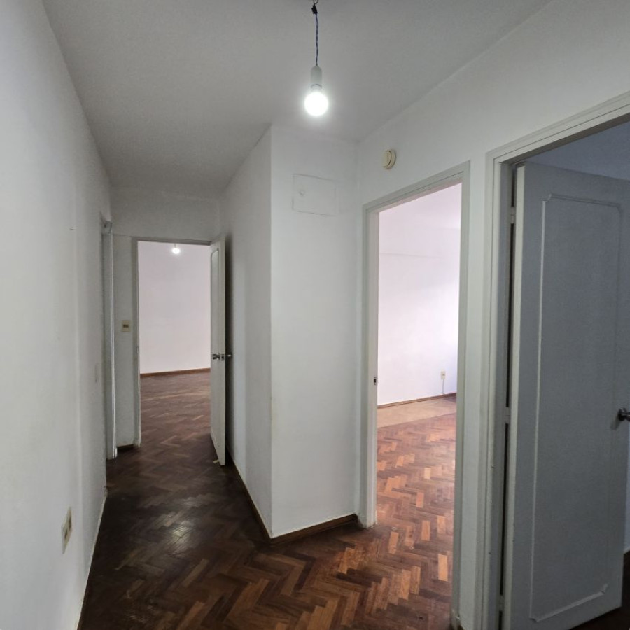 Apartamento ID.104 - Venta apartamento en Pocitos 3 dormitorios, 2 baños.