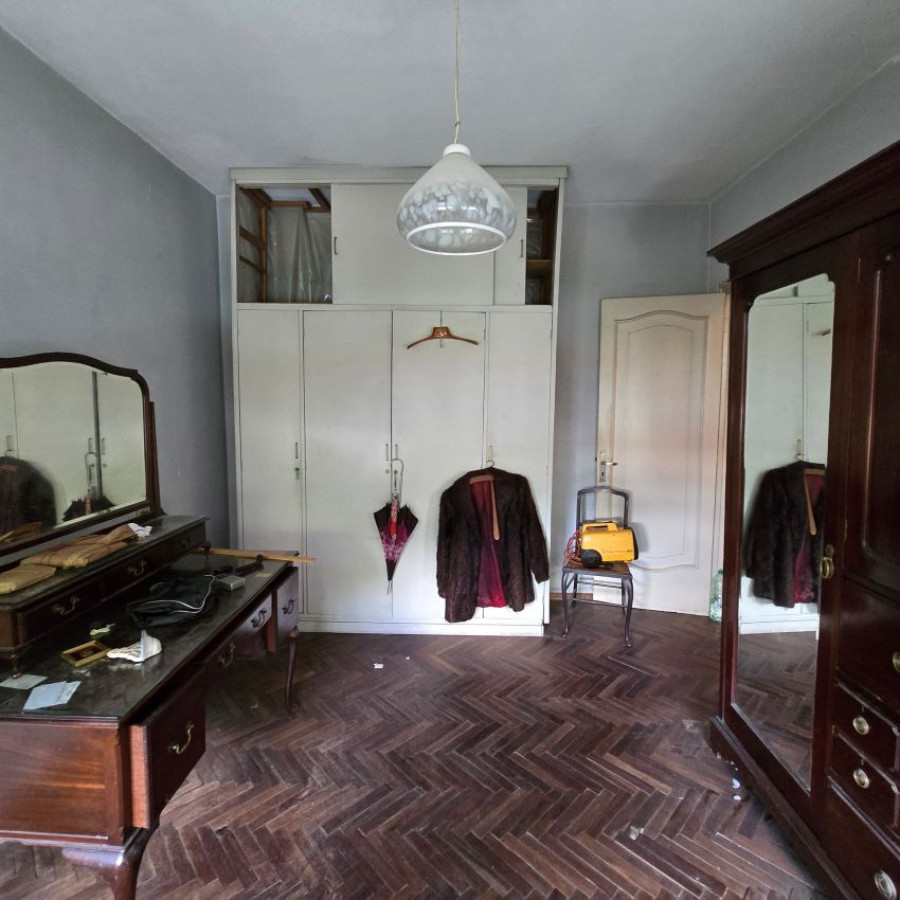 Apartamento ID.128 - Venta apartamento a reciclar Pocitos 3 dormitorios, 2 baños y garaje.