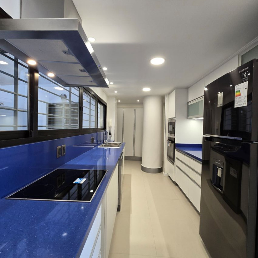 Apartamento ID.123 - Alquiler apartamento en Pocitos a estrenar, 3 dormitorios (una master suite), 3 baños, balcón, patio, garaje lugar fijo y pieza box adjunta.