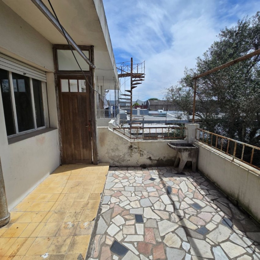 Apartamento ID.127 - Alquiler apartamento en Perez Castellano 2 dormitorios y terraza.