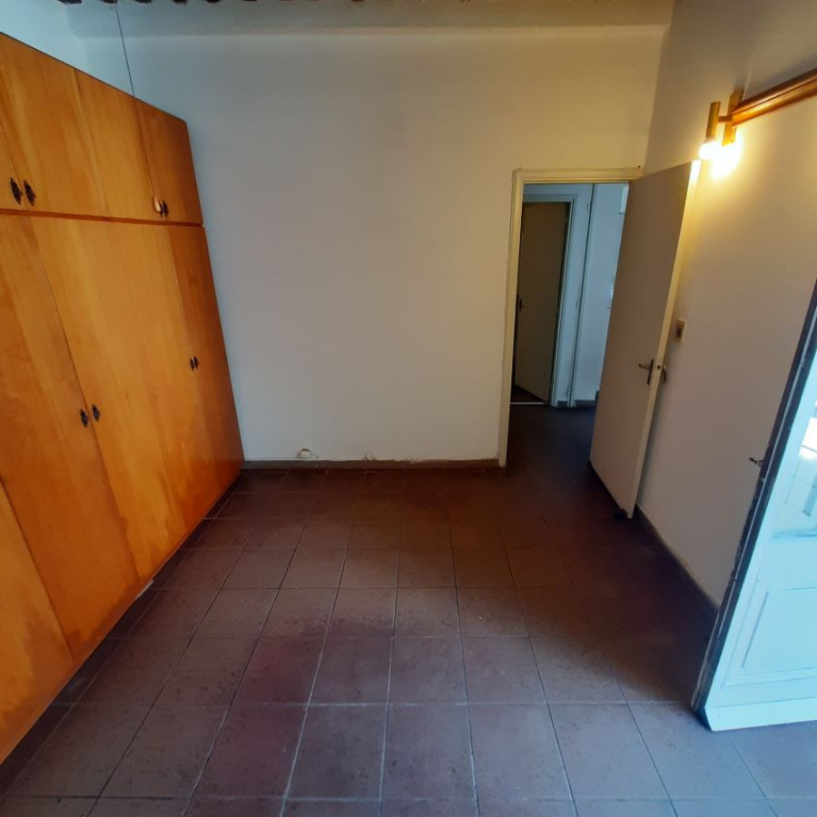 Apartamento ID.80 - Alquiler apartamento Ciudad Vieja, 2 dormitorios a metros de la Peatonal Pérez Castellano.
