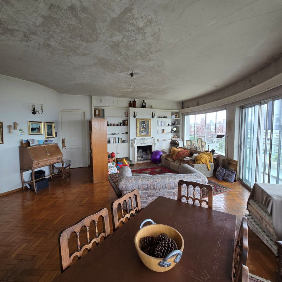 Apartamento ID.79 - Venta apartamento Barrio Sur 3 dormitorios, 2 baños y servicio.