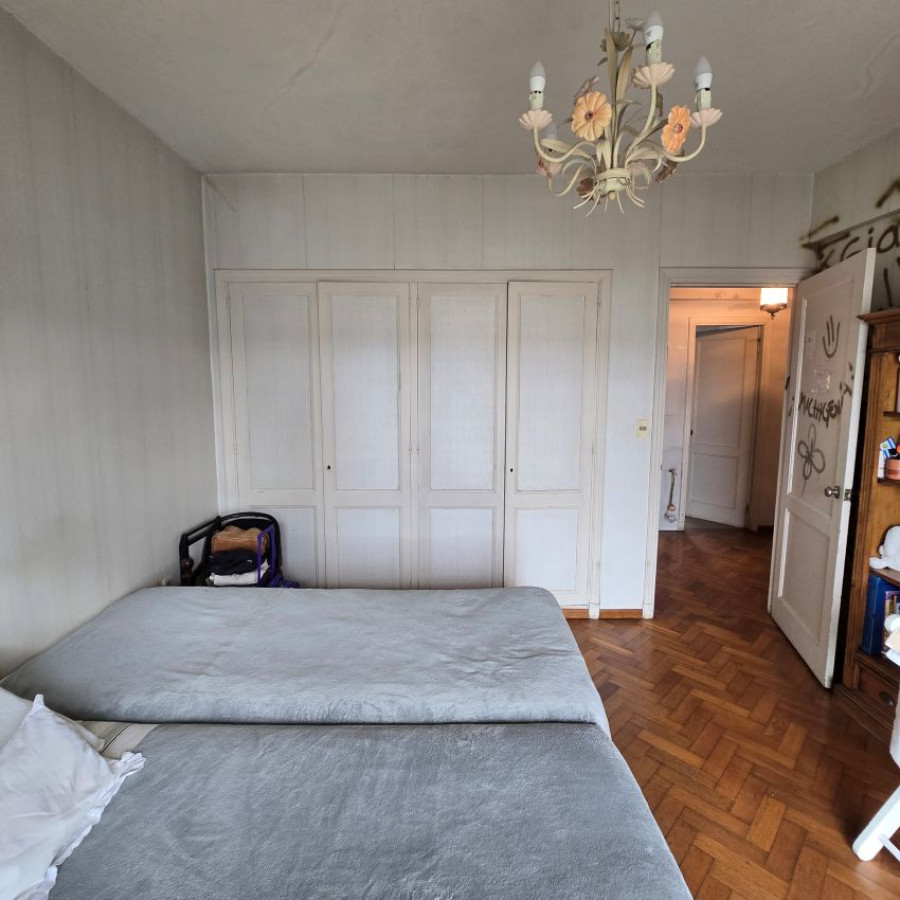 Apartamento ID.79 - Venta apartamento Barrio Sur 3 dormitorios, 2 baños y servicio.