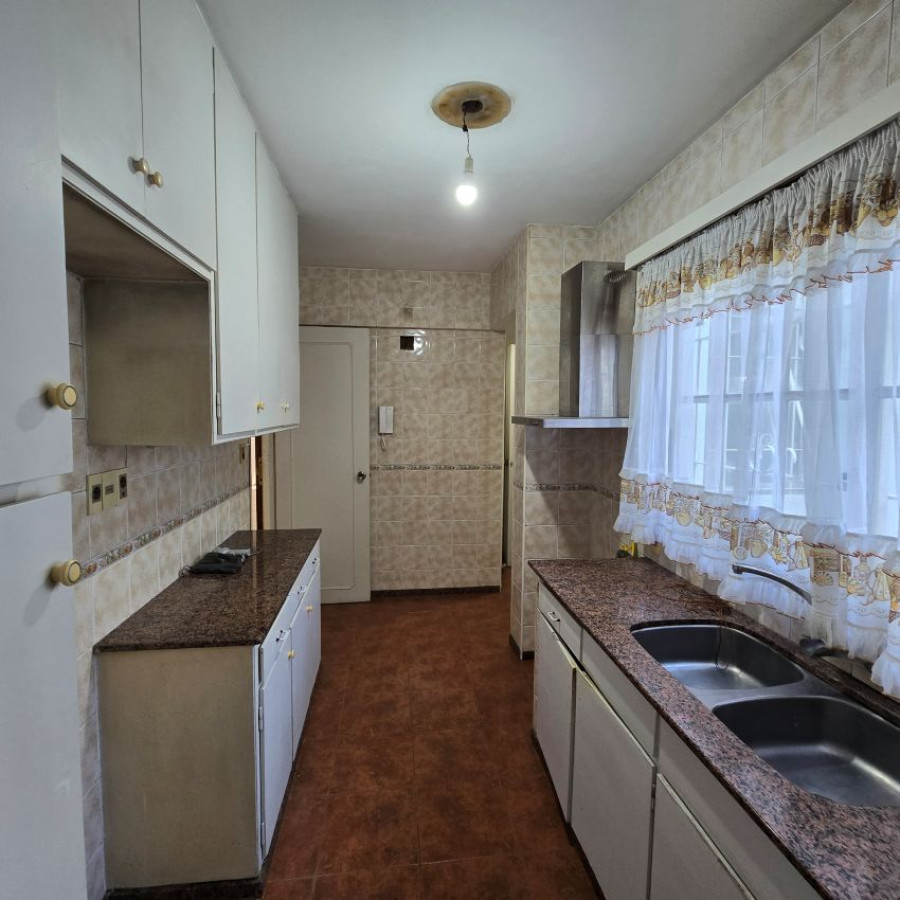 Apartamento ID.104 - Venta apartamento en Pocitos 3 dormitorios, 2 baños.