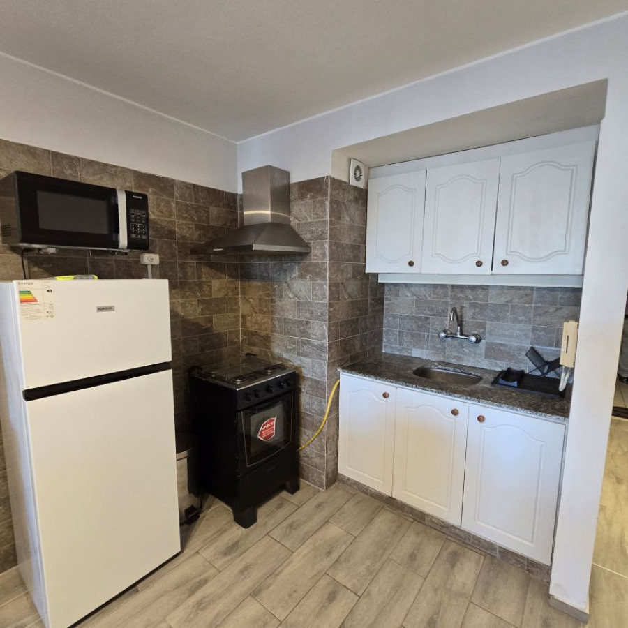 Apartamento ID.137 - Alquiler apartamento amoblado en Cordón 1 dormitorio con kitchenette y portería presencial las 24 hs.