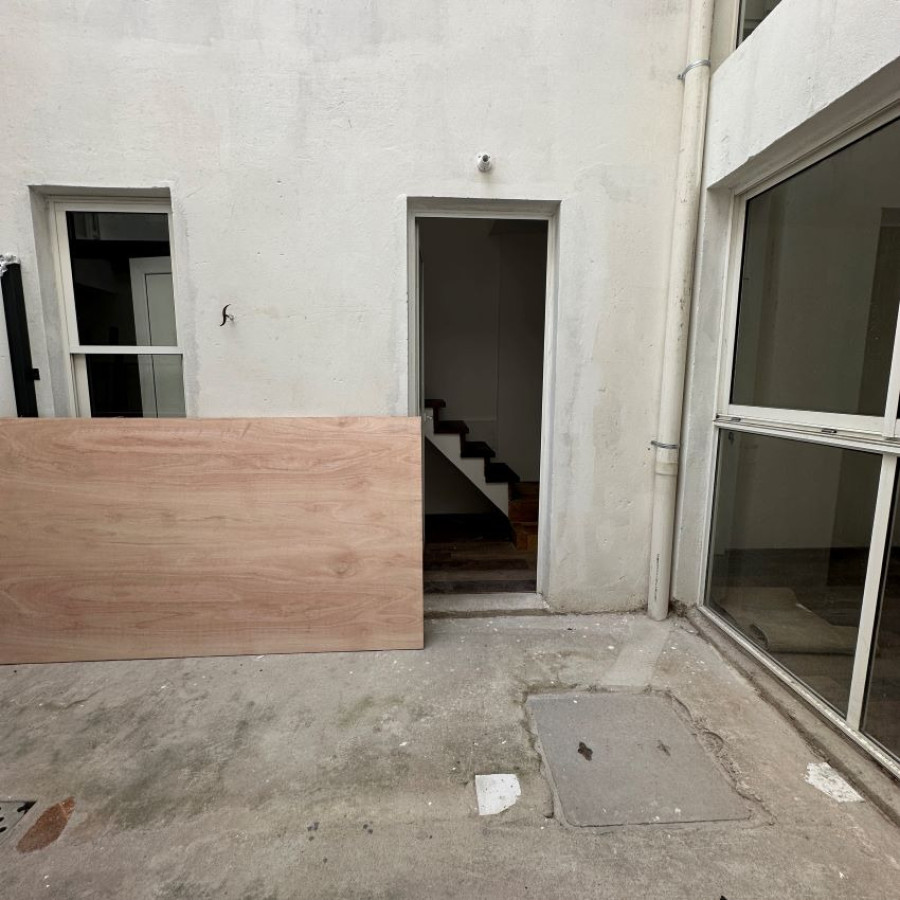 Apartamento ID.179 - Alquiler Apartamento Duplex 2 dormitorio con patio en Barrio Sur con bajos gastos comunes.