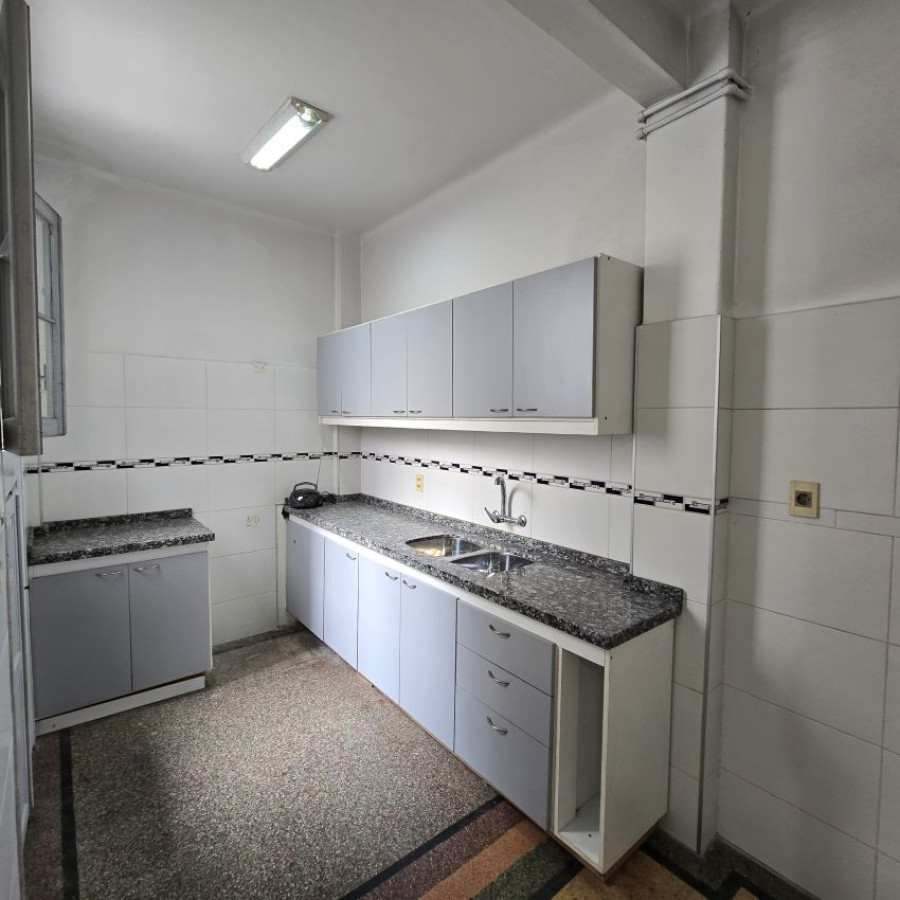 Apartamento ID.48 - Venta apartamento Centro 3 dormitorios con patio.