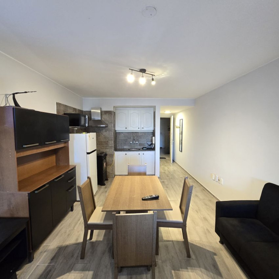 Apartamento ID.137 - Alquiler apartamento amoblado en Cordón 1 dormitorio con kitchenette y portería presencial las 24 hs.