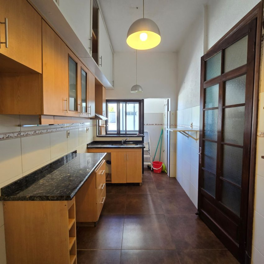 Apartamento ID.51 - Alquiler apartamento en Barrio Sur 2 dormitorios, 2 baños, vestidor y calefacción central.