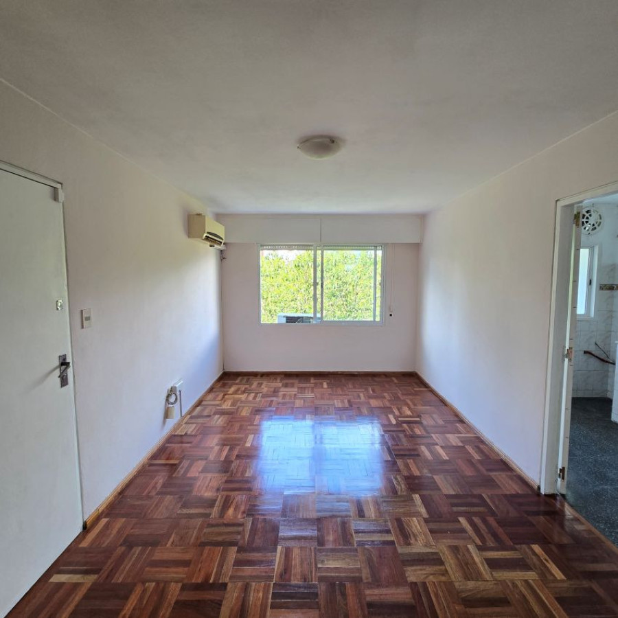 Apartamento ID.161 - Alquiler apartamento en Prado 3 dormitorios, baño, cocina definida y garaje opcional.