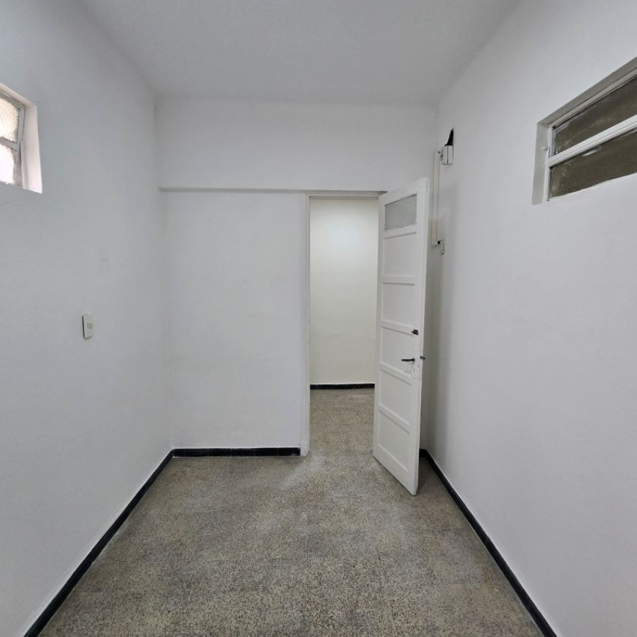 Apartamento ID.153 - Alquiler Apartamento en zona Centro, 3 dormitorios, baño y balcón