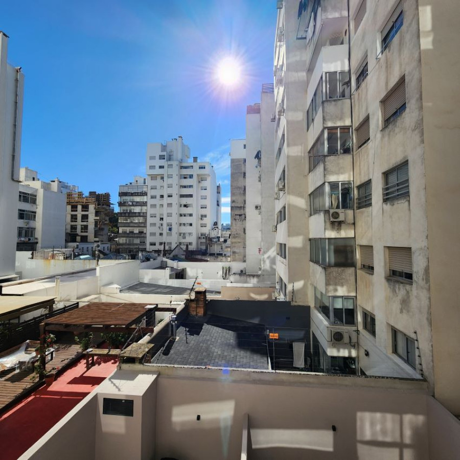 Apartamento ID.125 - Alquiler apartamento en Punta Carretas  Villa Biarritz 1 dormitorio con un año de uso.