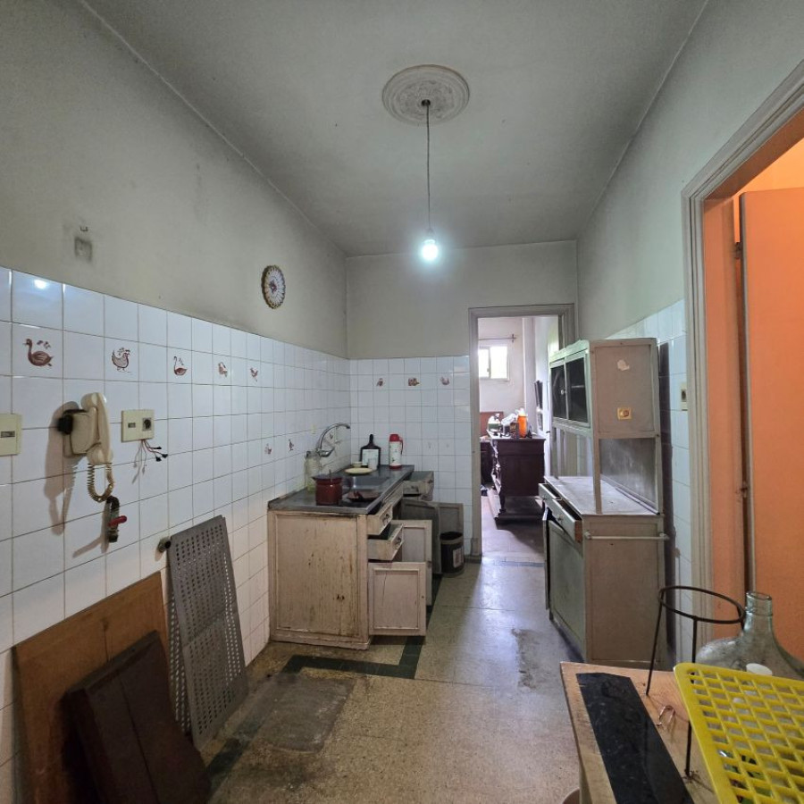 Apartamento ID.128 - Venta apartamento a reciclar Pocitos 3 dormitorios, 2 baños y garaje.