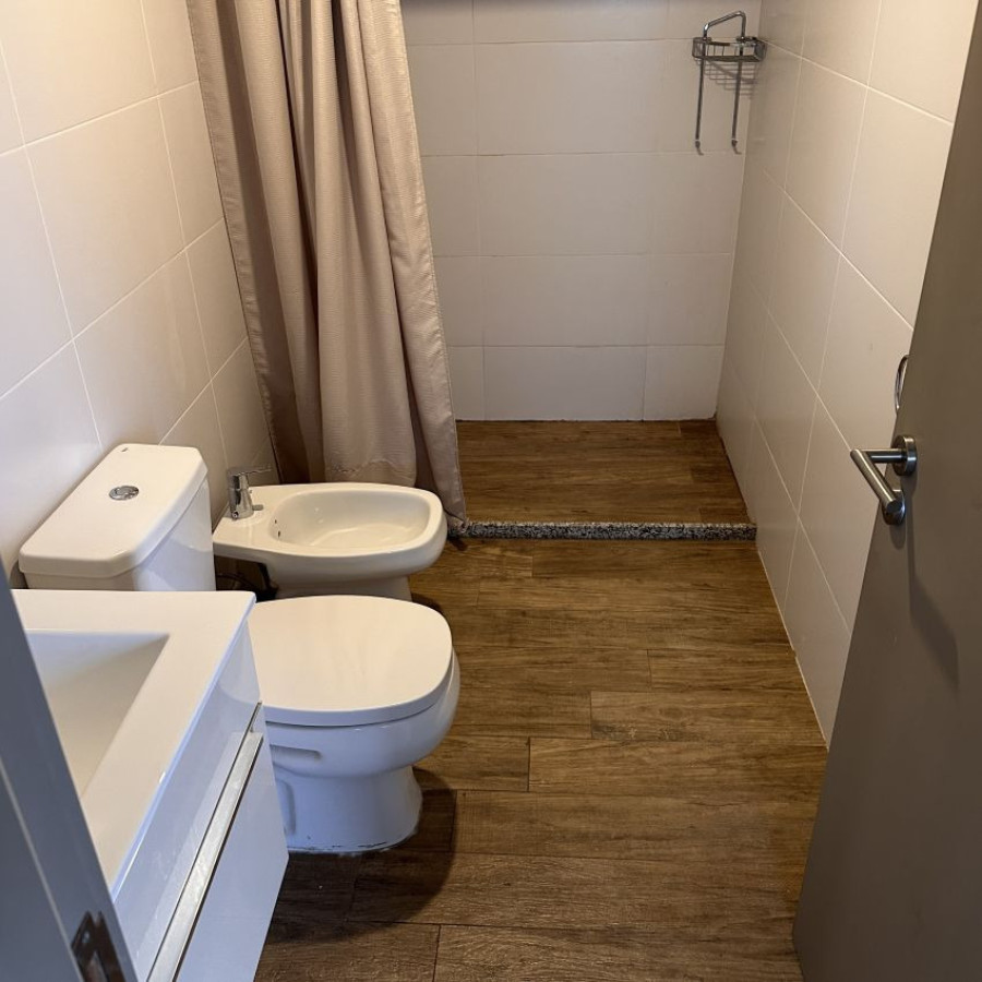 Apartamento ID.186 - Alquiler apartamento monoambiente semi amoblado en Punta Carretas piso 8 con gran terraza.