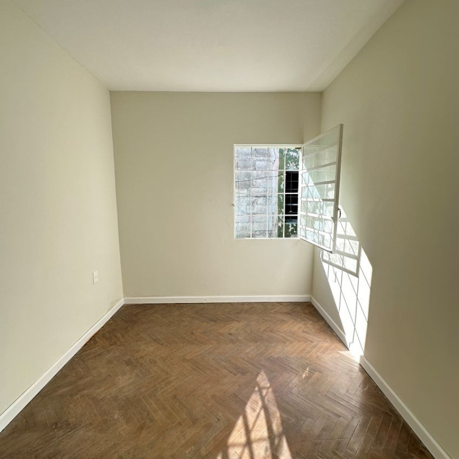 Apartamento ID.129 - Alquiler apartamento en Buceo 2 dormitorios con patio, sin gastos comunes.