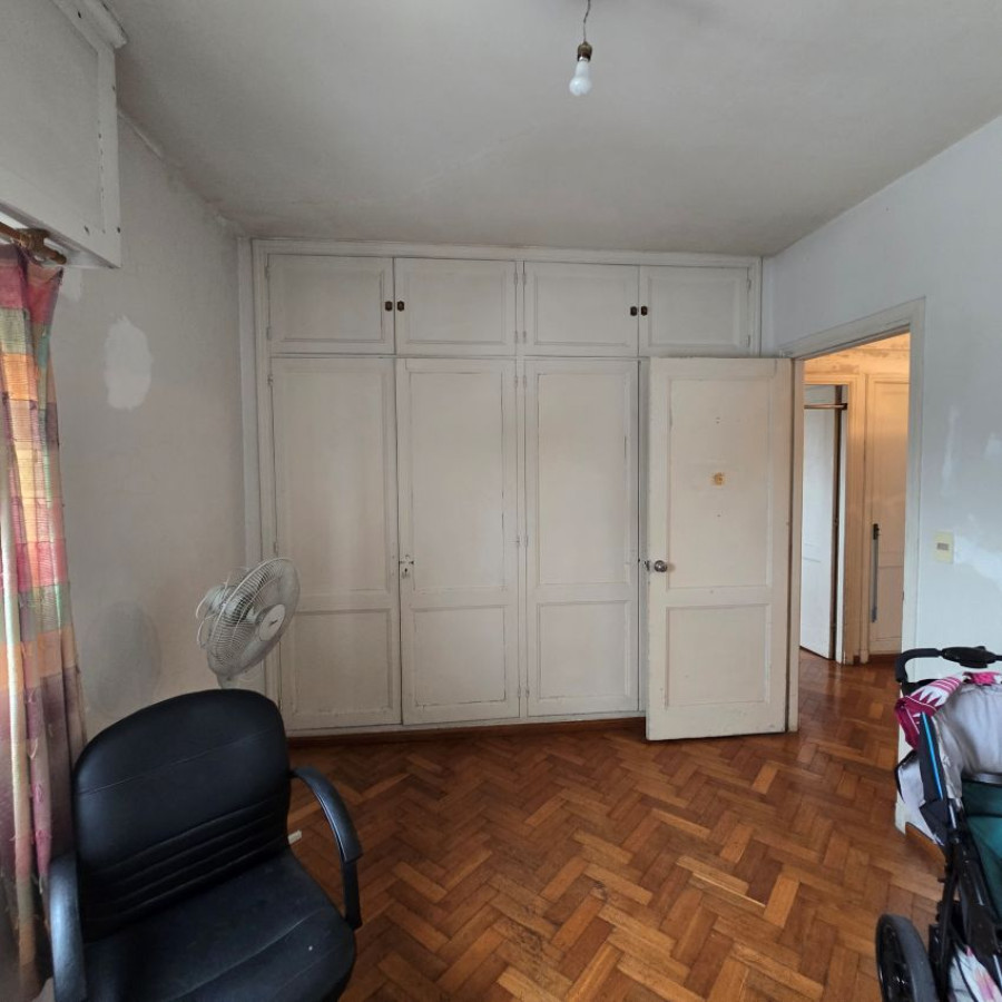 Apartamento ID.79 - Venta apartamento Barrio Sur 3 dormitorios, 2 baños y servicio.