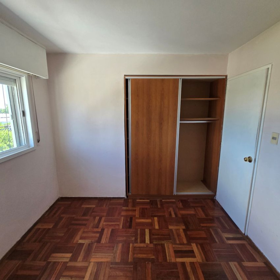 Apartamento ID.161 - Alquiler apartamento en Prado 3 dormitorios, baño, cocina definida y garaje opcional.