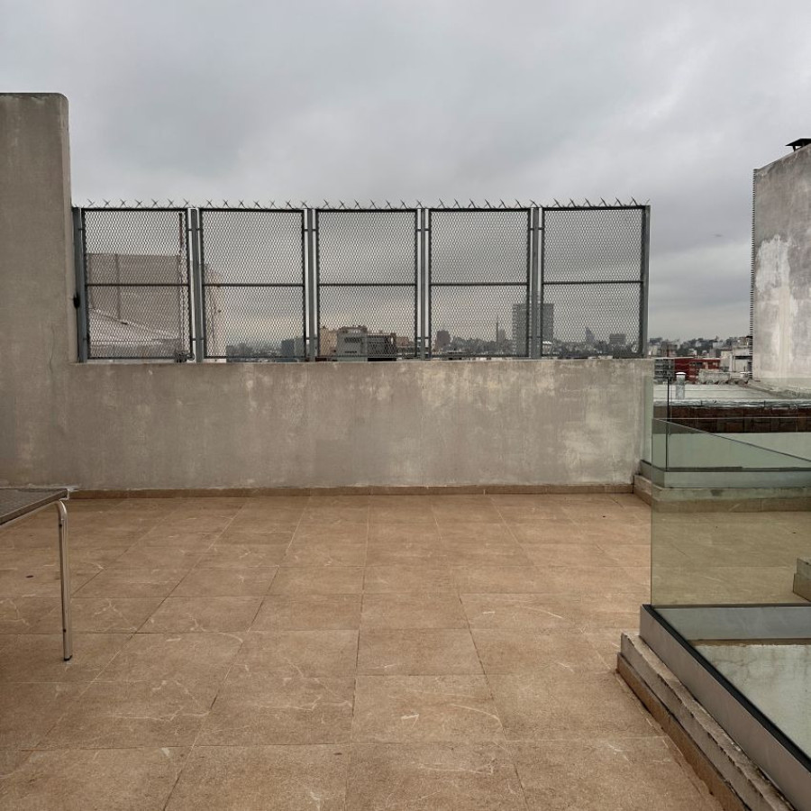 Apartamento ID.186 - Alquiler apartamento monoambiente semi amoblado en Punta Carretas piso 8 con gran terraza.