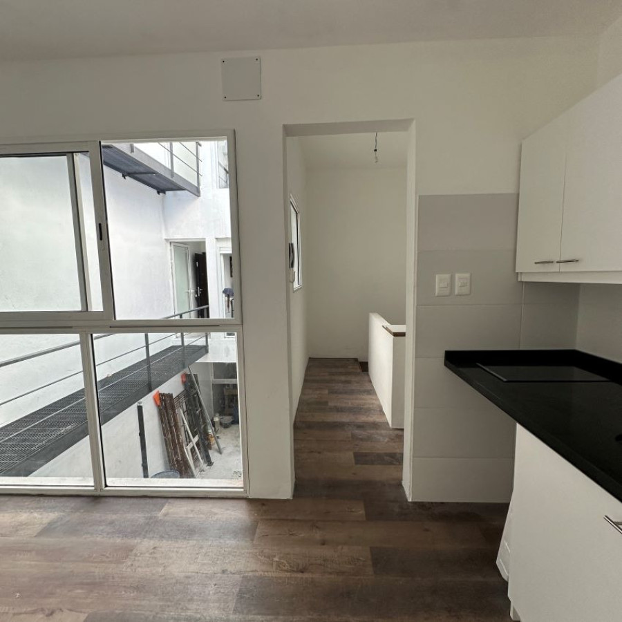 Apartamento ID.179 - Alquiler Apartamento Duplex 2 dormitorio con patio en Barrio Sur con bajos gastos comunes.
