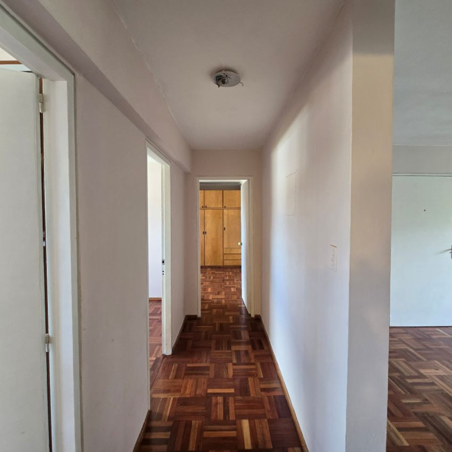 Apartamento ID.161 - Alquiler apartamento en Prado 3 dormitorios, baño, cocina definida y garaje opcional.