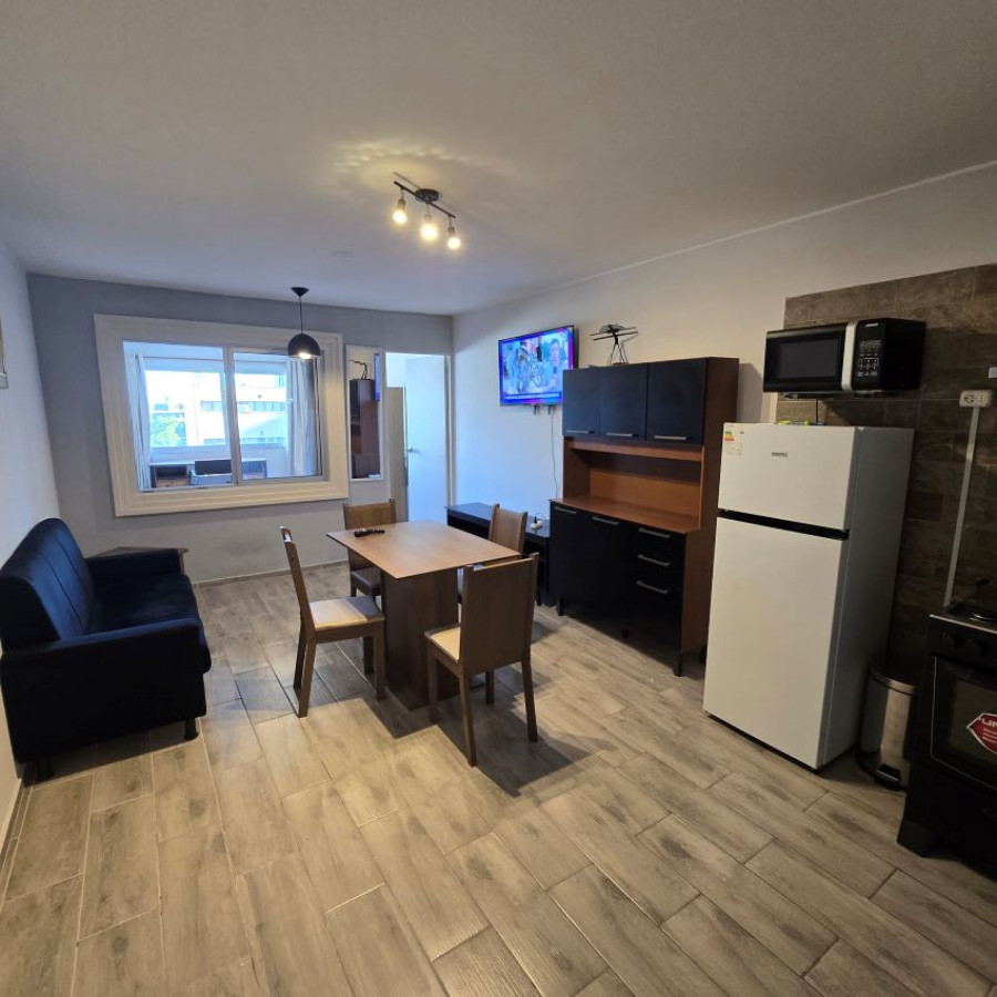 Apartamento ID.137 - Alquiler apartamento amoblado en Cordón 1 dormitorio con kitchenette y portería presencial las 24 hs.