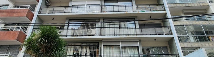 Apartamento A La Venta En Pocitos Con Buena Renta, 2 Dormitorios, Garage Y Patio.