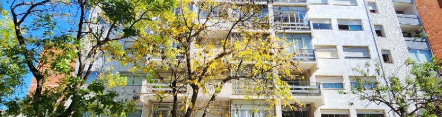 Venta Apartamento En Pocitos 3 Dormitorios 2 Baños, Servicio Completo Con Barbacoa Y Piscina.