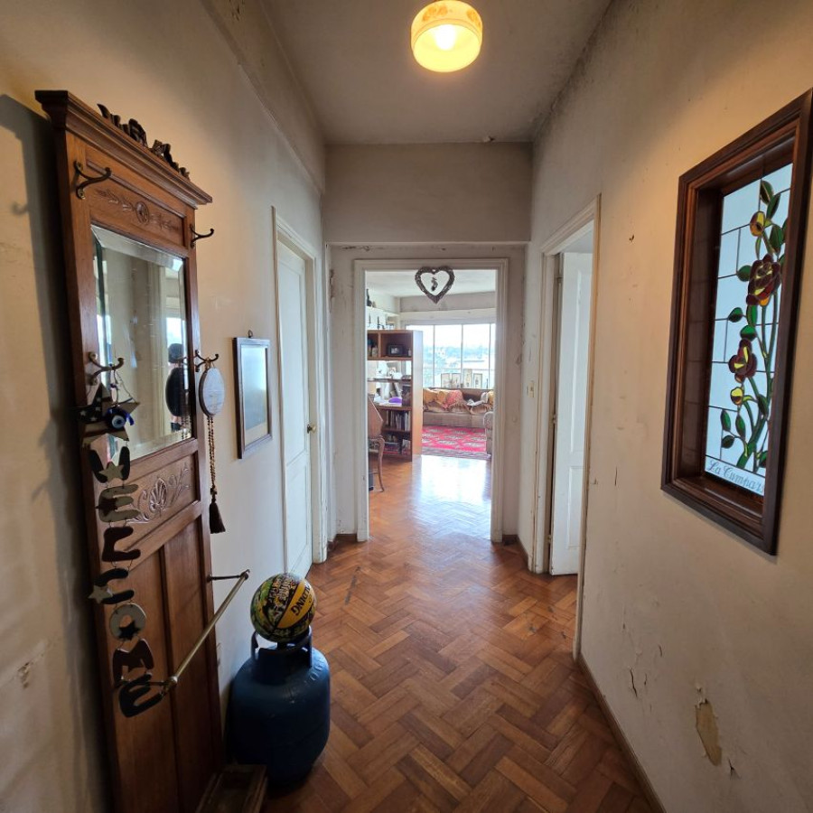 Venta apartamento Barrio Sur 3 dormitorios, 2 baños y servicio.