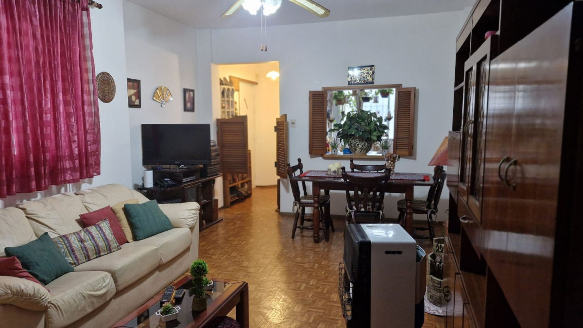Venta apartamento en Cordón Sur 2 dormitorios y escritorio.