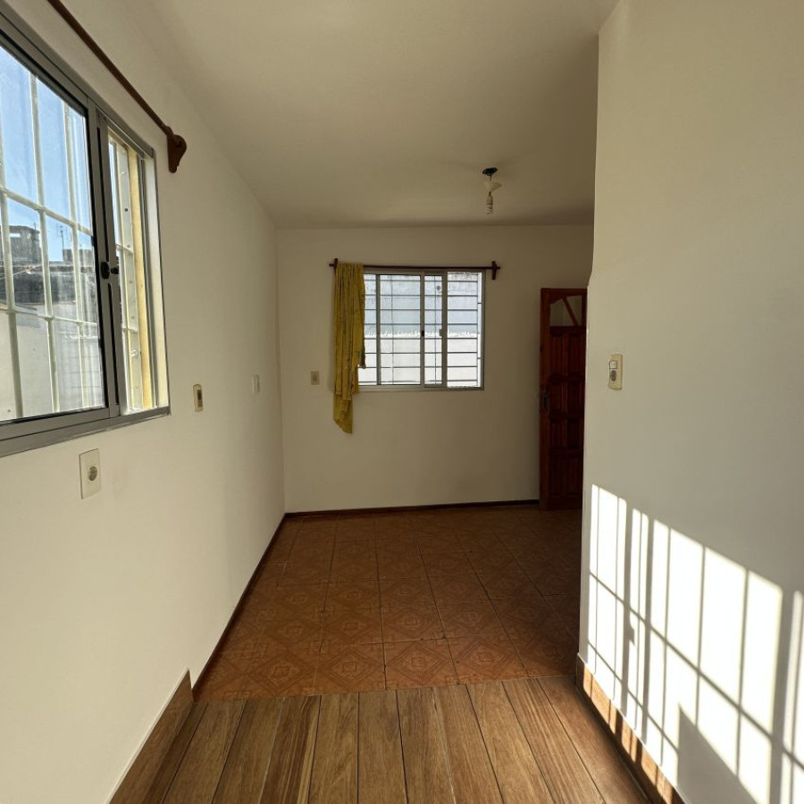 Casa ID.66 - Alquiler casa en Ituzaingó 2 dormitorios con fondo y cochera