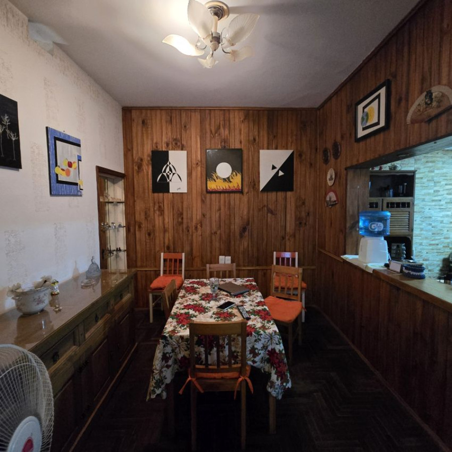 Casa ID.50 - Venta casa La Teja 4 dormitorios, 2 cocinas, 2 baños, patio.