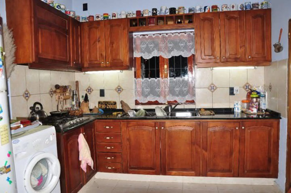Casa ID.87 - Venta casa Nuevo Paris 2 dormitorios con 2 baños.