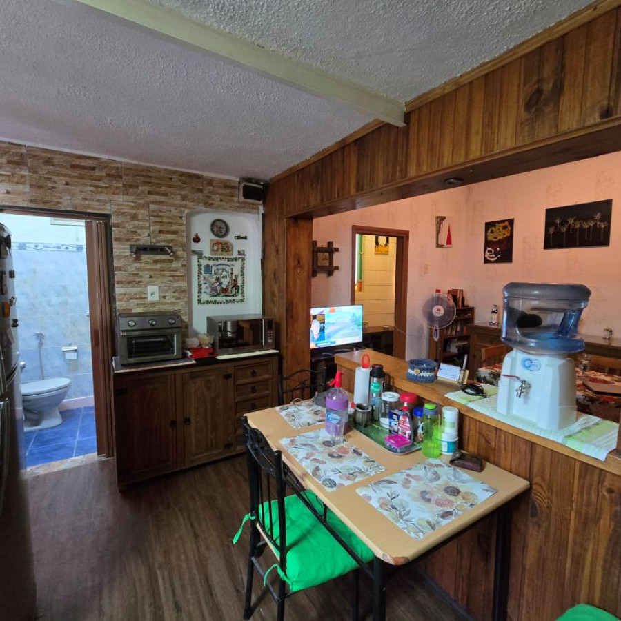 Casa ID.50 - Venta casa La Teja 4 dormitorios, 2 cocinas, 2 baños, patio.