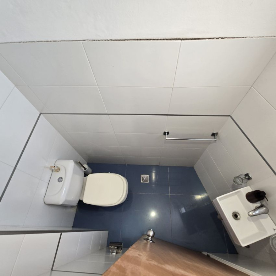 Casa ID.57 - Venta casa Buceo 2 dormitorios, 2 baños, cochera y fondo con parrillero.