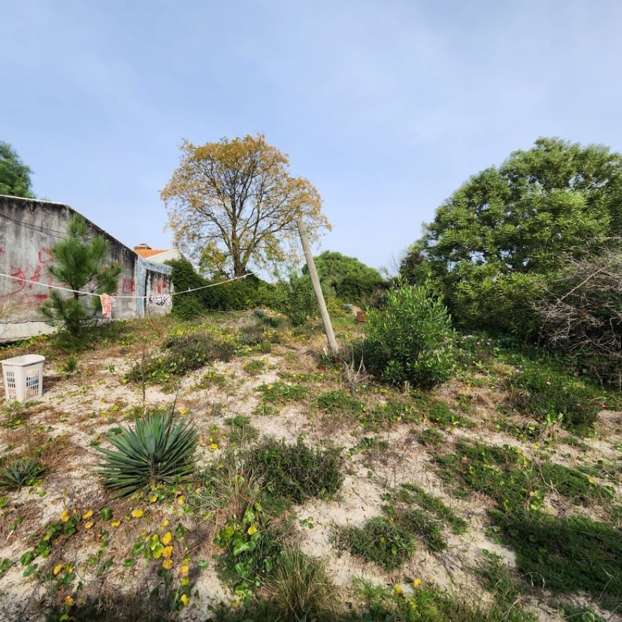 Casa ID.28 - Venta Casa gran terreno Ciudad De La Costa 1 Dormitorio, Cochera Y Terreno De 900 Mts2