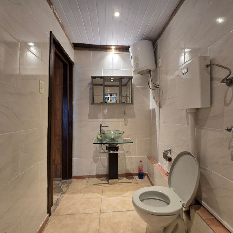 Casa ID.50 - Venta casa La Teja 4 dormitorios, 2 cocinas, 2 baños, patio.