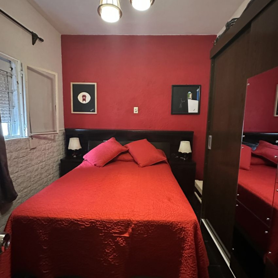 Casa ID.50 - Venta casa La Teja 4 dormitorios, 2 cocinas, 2 baños, patio.