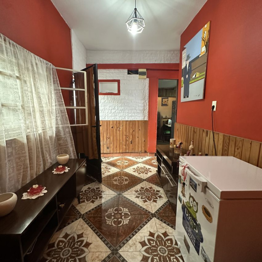 Casa ID.50 - Venta casa La Teja 4 dormitorios, 2 cocinas, 2 baños, patio.