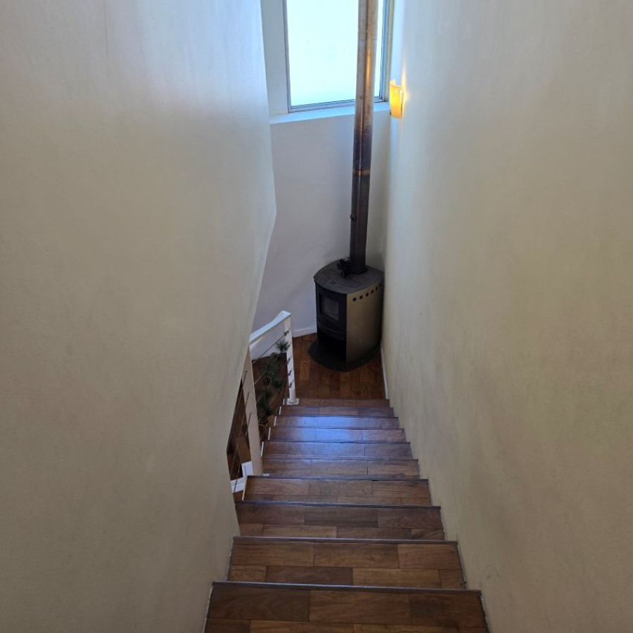 Casa ID.57 - Venta casa Buceo 2 dormitorios, 2 baños, cochera y fondo con parrillero.