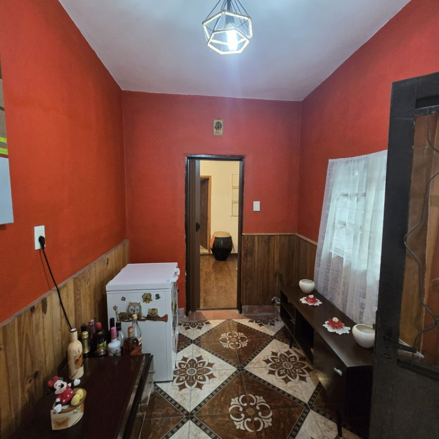 Casa ID.50 - Venta casa La Teja 4 dormitorios, 2 cocinas, 2 baños, patio.