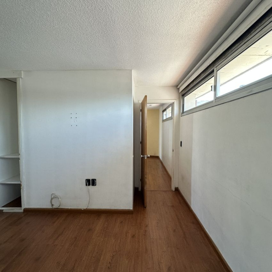 Casa ID.57 - Venta casa Buceo 2 dormitorios, 2 baños, cochera y fondo con parrillero.