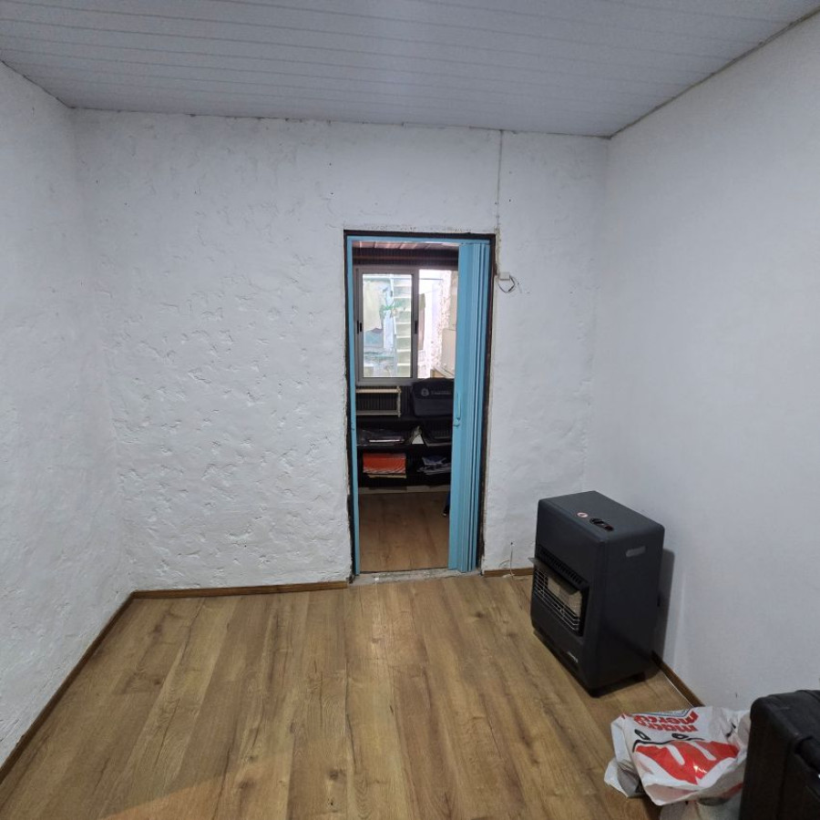 Casa ID.50 - Venta casa La Teja 4 dormitorios, 2 cocinas, 2 baños, patio.