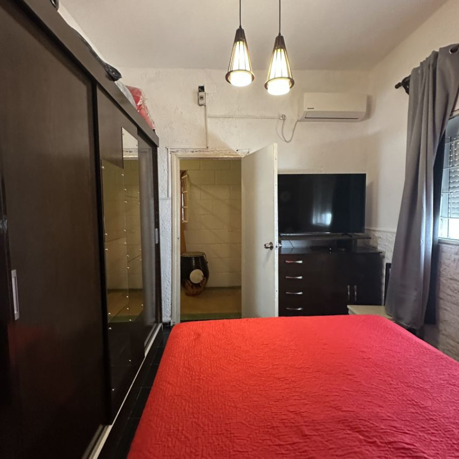 Casa ID.50 - Venta casa La Teja 4 dormitorios, 2 cocinas, 2 baños, patio.