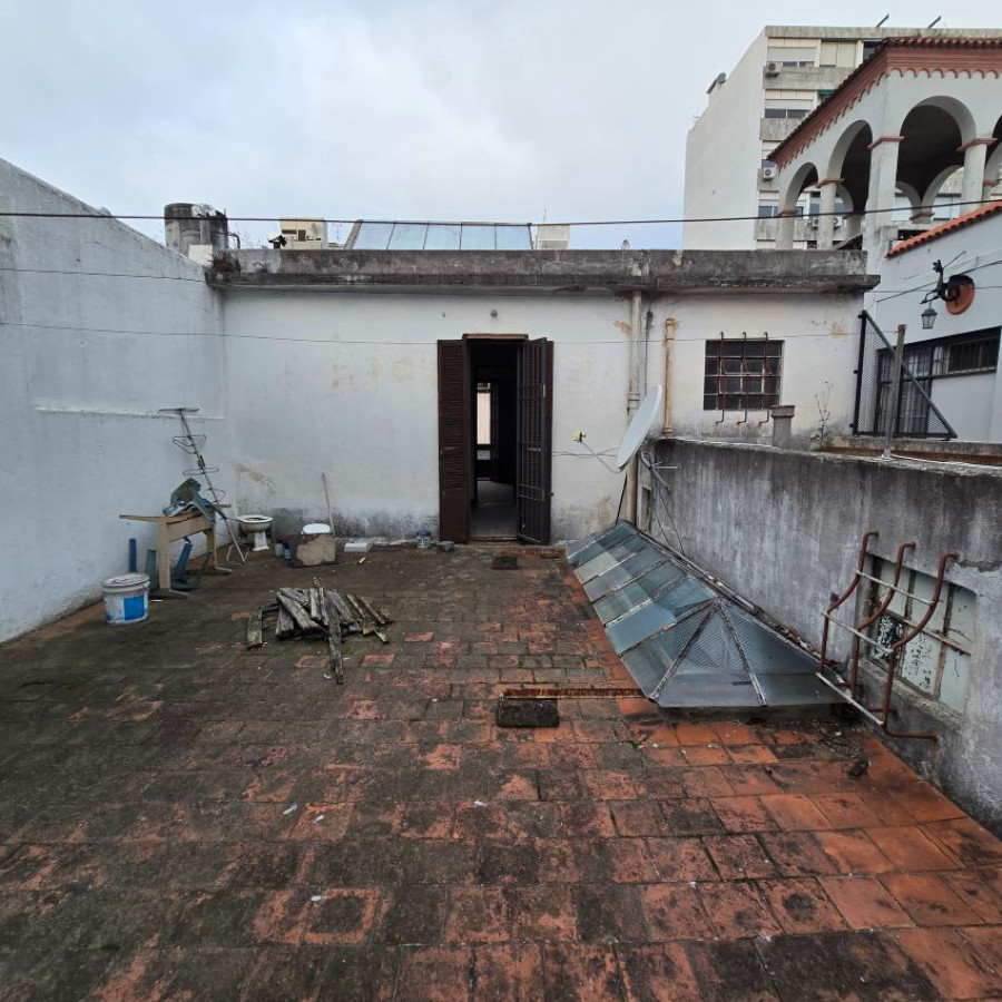 Casa ID.208 - Venta casa a reciclar, 2 dormitorios, 3 baños Pocitos