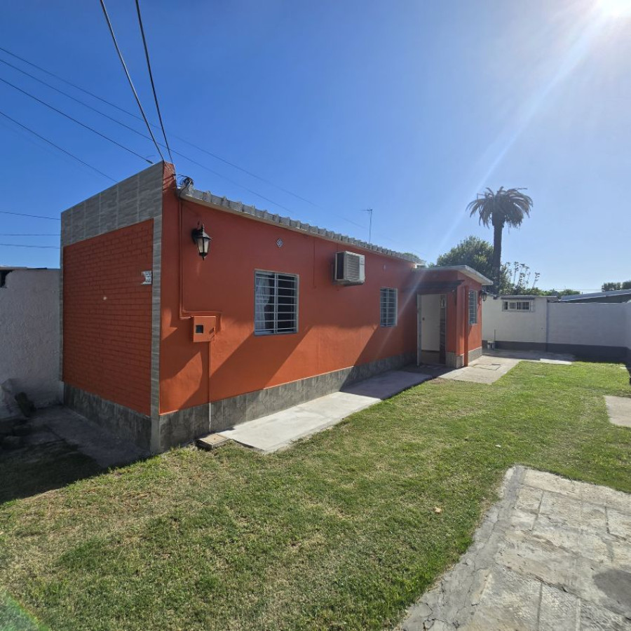 Casa ID.66 - Alquiler casa en Ituzaingó 2 dormitorios con fondo y cochera